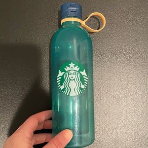 🔥 3 for $15 🔥
Starbucks 24 oz plastic water bottle